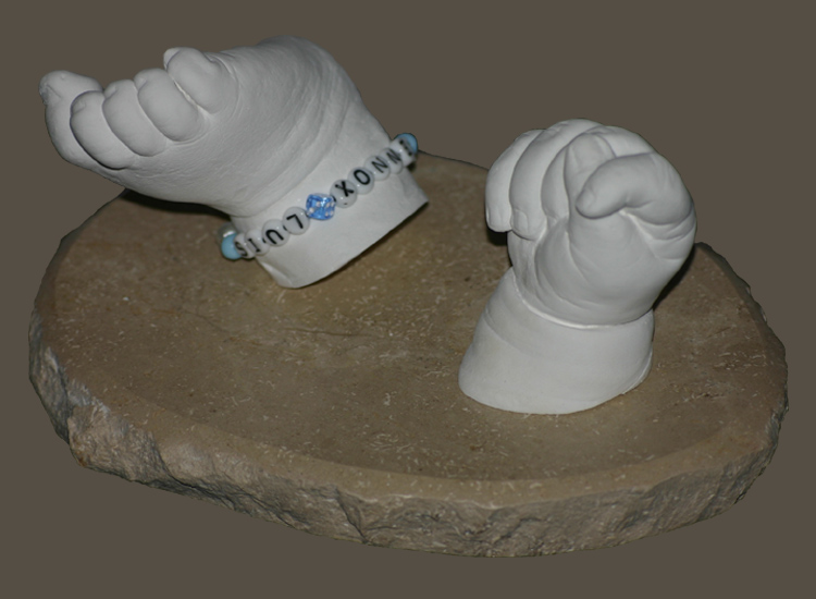Bellymasks_Hand-Fussabdruck_08_Gipsbinde_körperabformung.jpg